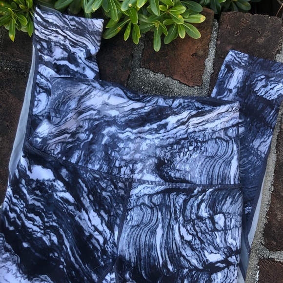 Zella leggings with nylon cut outs size XS - Picture 3 of 8